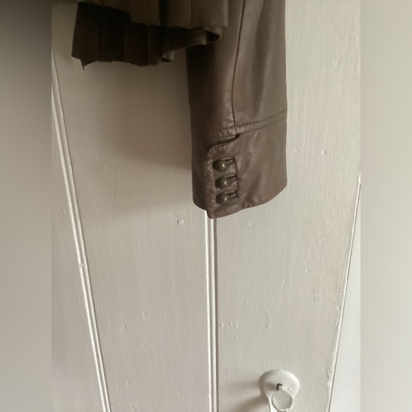 Browns’ Soft leather peplum style fall jacket - Picture 4 of 10